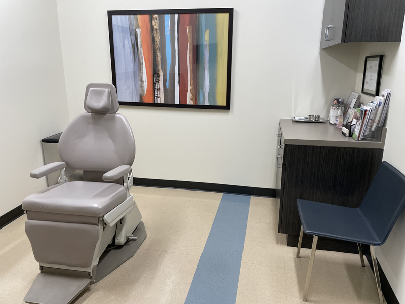 Steely MD FACS Plastic Surgery Exam Room 2